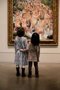 kids-looking-at-art